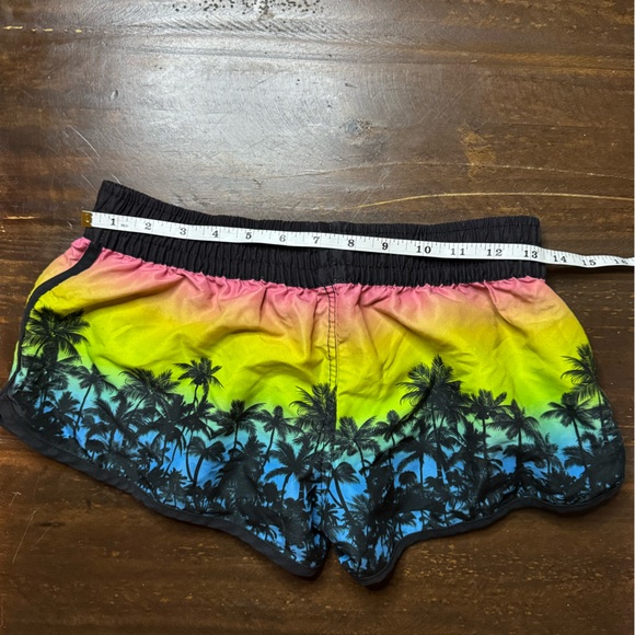 Tropical Gradient Women's Swim Shorts with Pockets - Picture 5 of 8